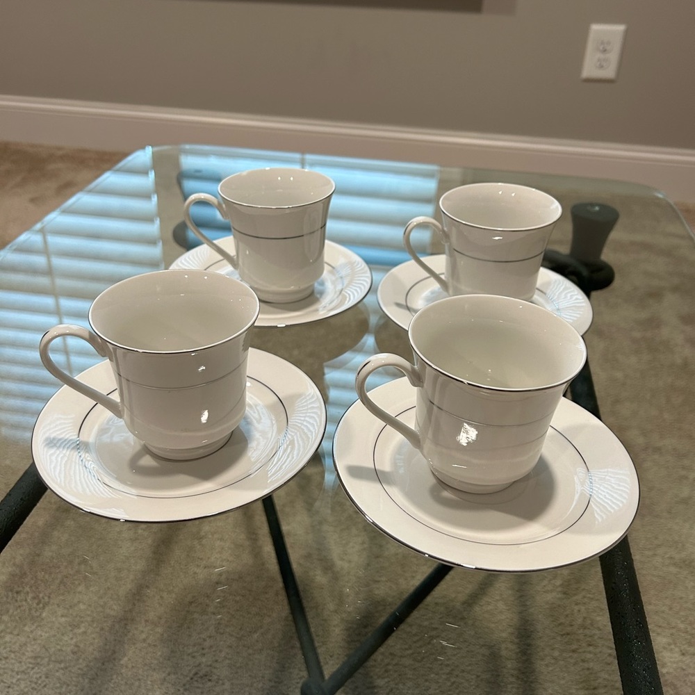 Set of 4 Cups and Saucers